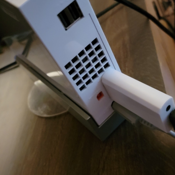 Wii console and games - Picture 4 of 8